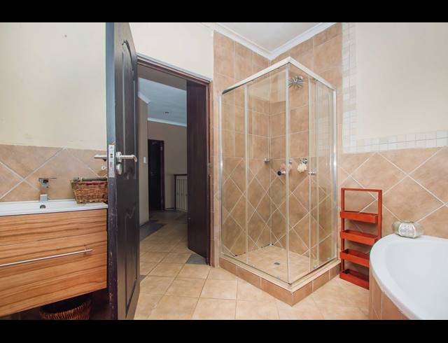 3 BEDROOM HOUSE FOR SALE IN NORTH RIDING